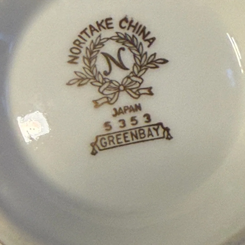 Noritake‎ Greenbay Creamer and Lidded Sugar Bowl Set